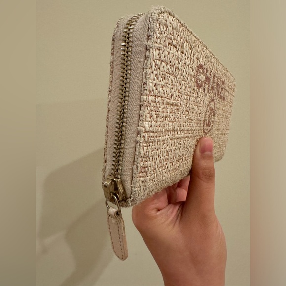 Chanel Tweed Deauville zip around wallet - Picture 3 of 12